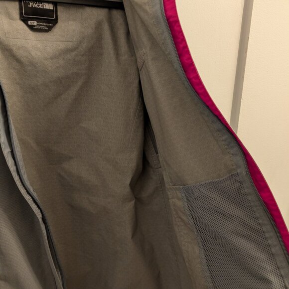 The North Face Hyvent 2.5L rain jacket - size small. - Picture 5 of 7